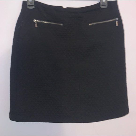 black pleated skirt - Picture 2 of 4